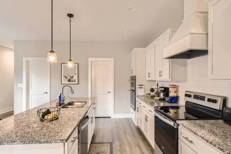 Вилла New Build 5 Min To Broadway Sleeps 10 Нэшвилл Экстерьер фото